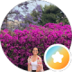 Luego de hacerme varias sesiones de Reiki de forma regular con Clotilde, sentí muchas ganas de entender mejor qué era eso que ella hacía y que me hacía sentir tan bien.
Tomar cursos puede resultar pesado, pero conociendo a Clotilde y su forma tan clara de explicar y desglosar las cosas en cada terapia, decidí tomar el curso… y fue una excelente decisión.Si bien es mucha información nueva, la manera en que ella organiza el contenido y “desgrana” cada concepto hace que sea muy fácil de entender e integrar.
El curso es bastante práctico: se realiza en dos días y, sobre todo, el segundo día pasa más rápido porque está enfocado en la práctica. La experiencia de la iniciación y activación de los códigos de Reiki fue hermosa y se sintió una energía realmente maravillosa.
Hoy estoy muy contenta de poder practicar Reiki en mí misma. Es una herramienta de gran ayuda para mantener el equilibrio y, además, me da la oportunidad de ayudar a otros.